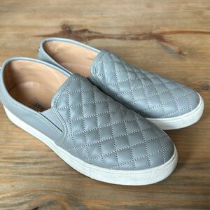 Steve Madden Size 10M Gray Quilted Faux Leather Electric Slip On Sneakers